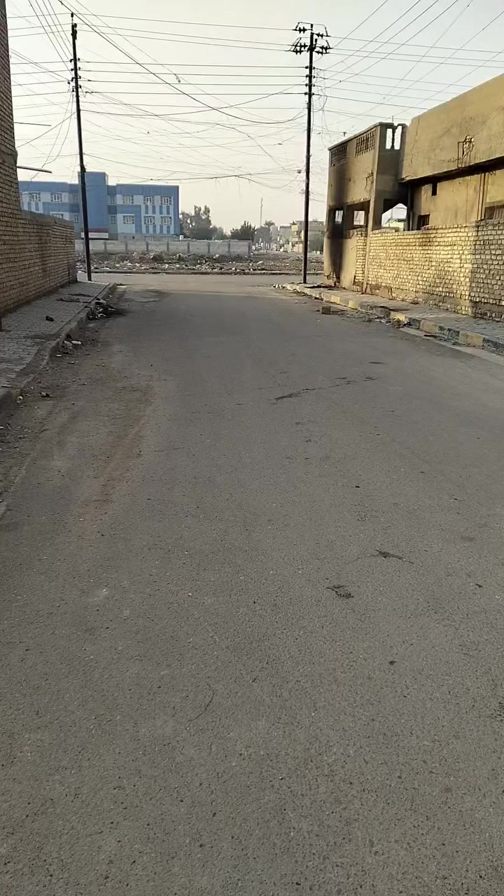 السلام عليكم 
دار للبيع 100/م/واجه 5م والنزال 20م
منطقة الحسينيه با/11/الف بالسكلات
بعد شارع 20/اول فرع ثاني بيت
مثل ماموضح بالفيديو 
***********
