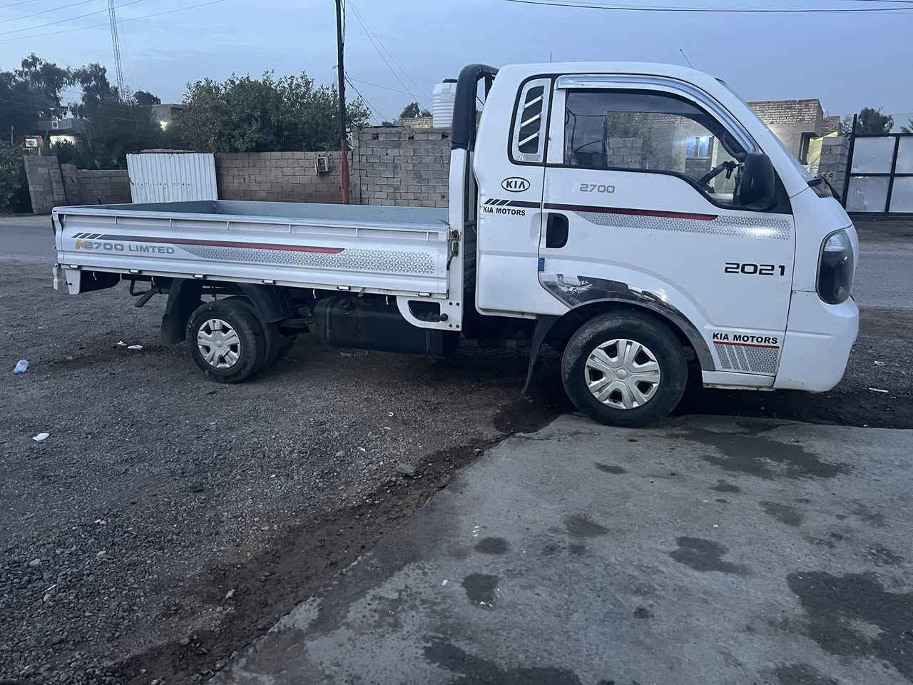 السلام عليكم كيا حمل موديل 2014 رقم بغداد أنكليزي تحويل ثاني يوم مكفوله كفاله عامه مكينه 2700 سياره جديده احلا من الصور تبريد شغال ويا السويج السعر 112 وبيه مجال 
العنوان بغداد ابو غريب 
***********
