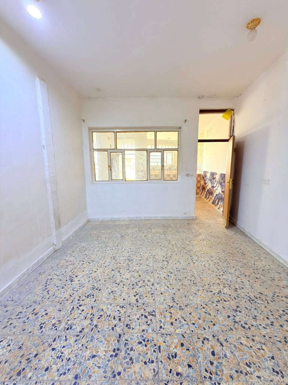 مشتمــل ارضـــي   للايجــــــٌار  
  
#آلمـــوقع  // حـي الحسين خلف مطعم سومـر 

#المساحـــة // 100 م 
   
 
#المحتويـــــات //
يحتوي على 2 غــرف ومطبخ وهول ومجمع صحيات 

🔻مطلــوب عائلــة صغيــرة    
___________________
#للاستفسار اكثر الأتصال آو واتساب:

***********
*********** 
او زيارة مكتب رؤية المستقبل للعقار 
حي الحسين قرب حلويات لبنان 
____________________
🔻لمن يرغب في عرض عقاره للبيع أو للايجار طابو صرف او زراعي تجاري او سكني يرجى مراسلتنا
