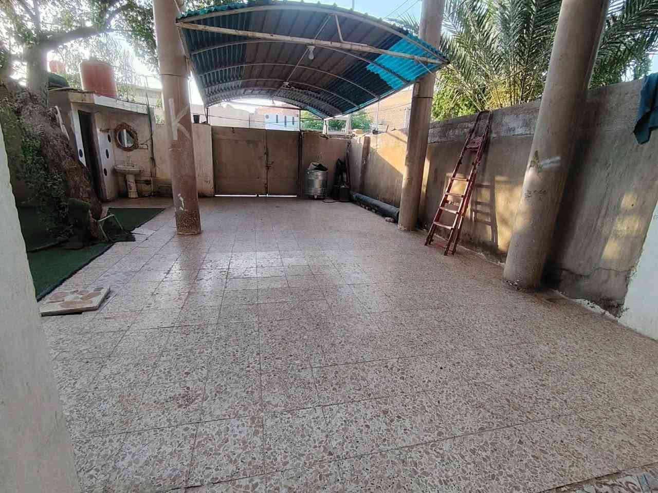 بيت للبيع كوت الفلاحيه قرب مركز شرطه مساحه 200متر واقع حال 250متر خدمات كامله ماء كهرباء مدارس مجاري تبليط لبيت طابقين..... يتكون لبيت من.. 4غرف نوم.. هول.. مطبخ.. استقبال.. مجمع صحيات... كراج... حديقه.... سعر 190مليون وقابل للتفاوض


**إذا كنت صاحب هذا الإعلان وتريد حذفه لأي سبب، رجاءا أرسل رسالة إلى الدعم الفني**