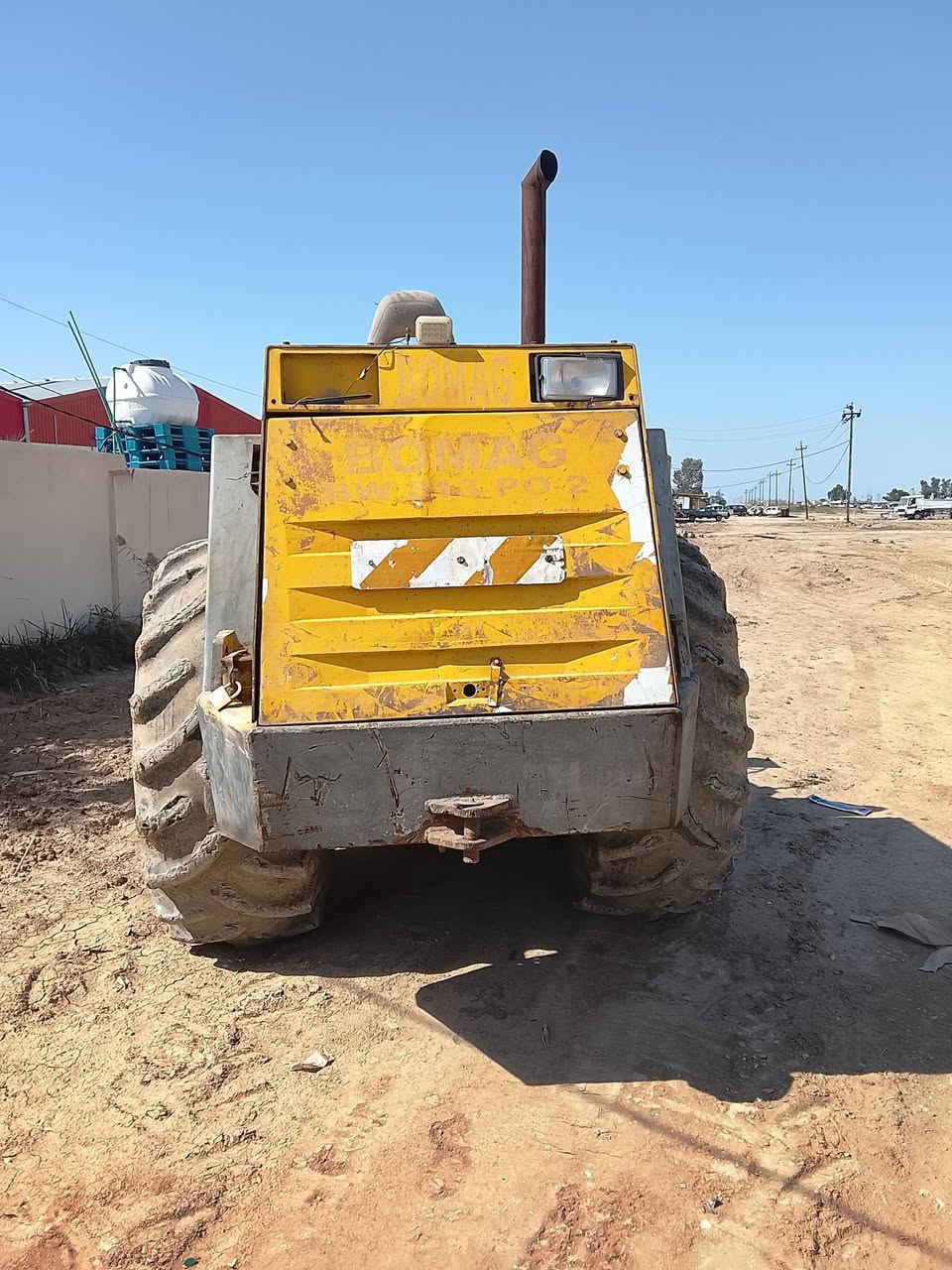 BOMAG 213 حادله 
للبيع ستيل رقم بصره باسمي 
مكينه جاهزه 
تواصل ***********
