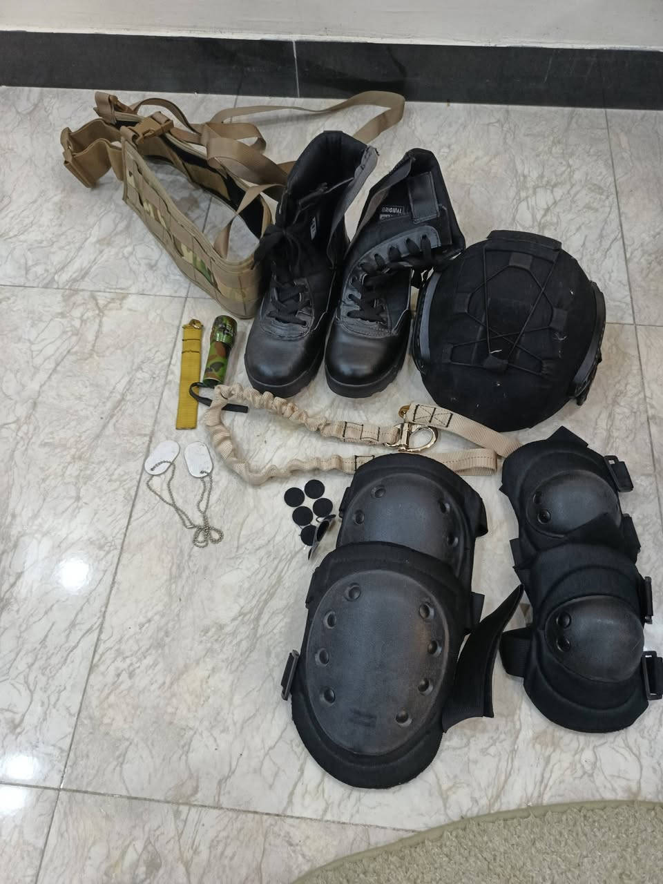 السلام عليكم 
خوذه و مشلح مولتكم ابو اليلك اصلي 
وحبل طياره 
وكسارات اصليه 
و مشلح اسود 
ودرع اسود وجنطه لايت وجنط مال مشلح 
الي يفيدنه ينطي سعر وبلعافيه 
مكاني بغداد الكاضميه


**إذا كنت صاحب هذا الإعلان وتريد حذفه لأي سبب، رجاءا أرسل رسالة إلى الدعم الفني**