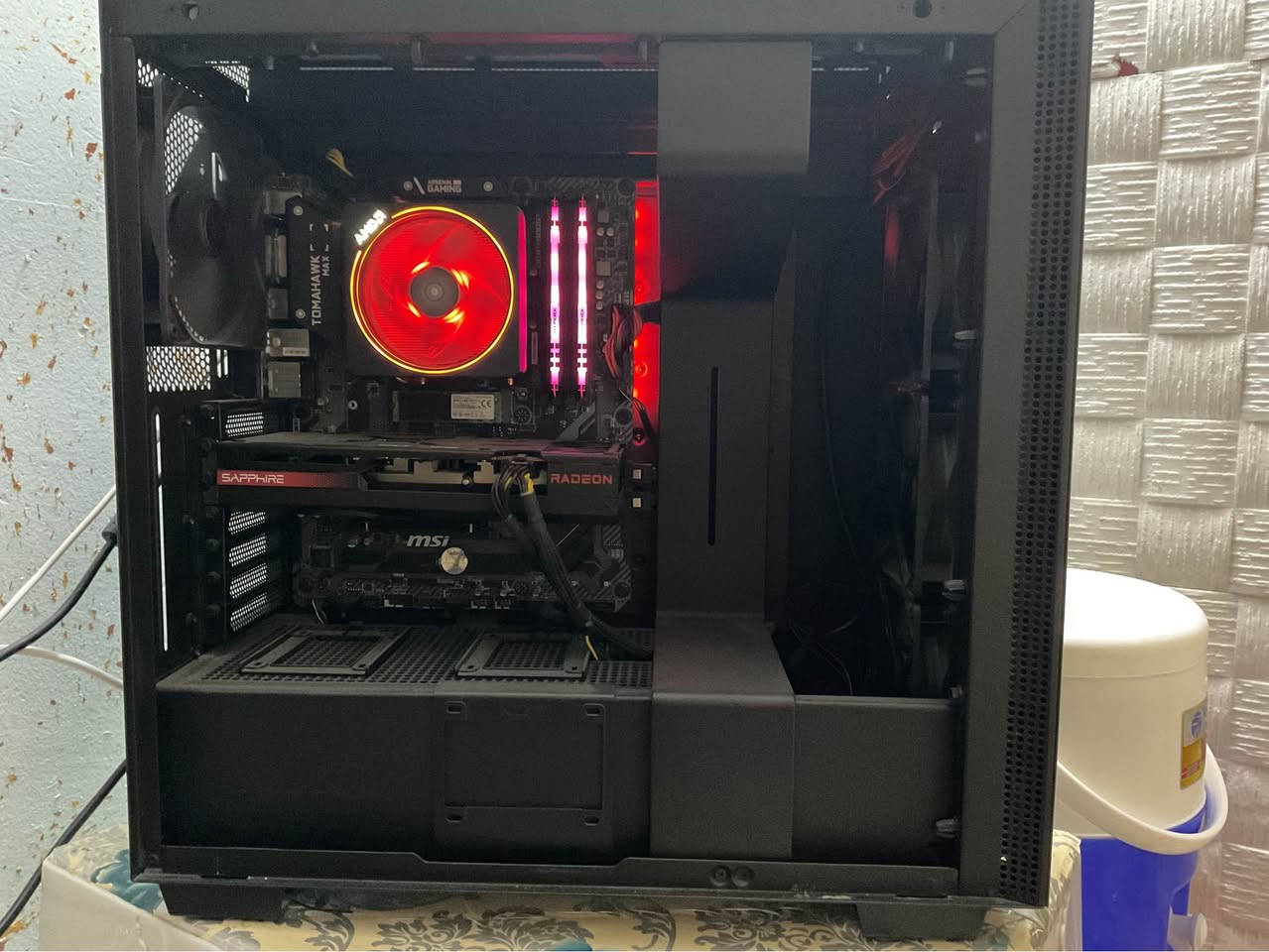 16gb HyperX RGB  3200 
CPU Ryzen 7 3700x 
 MSI B450 TOMAHAWK MAX
Thermaltake 750W RGB 
GPU AMD RADEON RX7600 8GB
‏M.2 512 GB 

 Case NZXT H710 
‏+4 FAN NZXT
وياه ماوس وكيبورد ماوس E-YOOSO
وكيبورد TMKB T68SE
مكاني بغداد النهروان بعقوبة, ديالى


**إذا كنت صاحب هذا الإعلان وتريد حذفه لأي سبب، رجاءا أرسل رسالة إلى الدعم الفني**