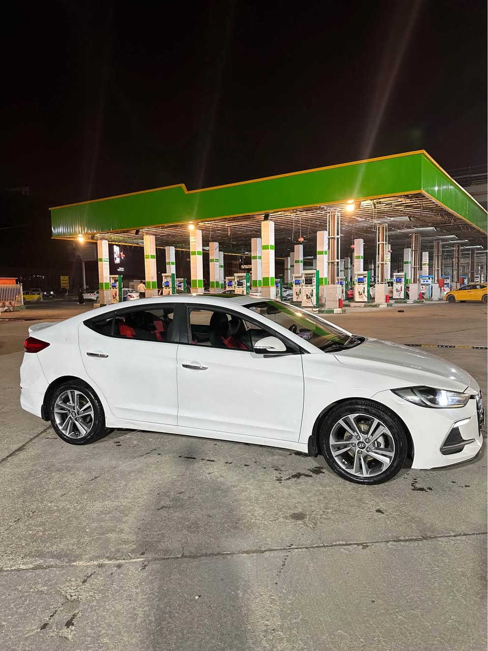 "سيارة الانترا موديل 2018، محرك 2000 سي سي، سيارة خليجي، رقمي. السيارة في حالة جيدة، مع بعض الرصعات الخفيفة. تم صبغ الباب فقط. يوجد كفالة قطعتين. للتواصل، يرجى الاتصال على الرقم ***********." البصرة, العراق
