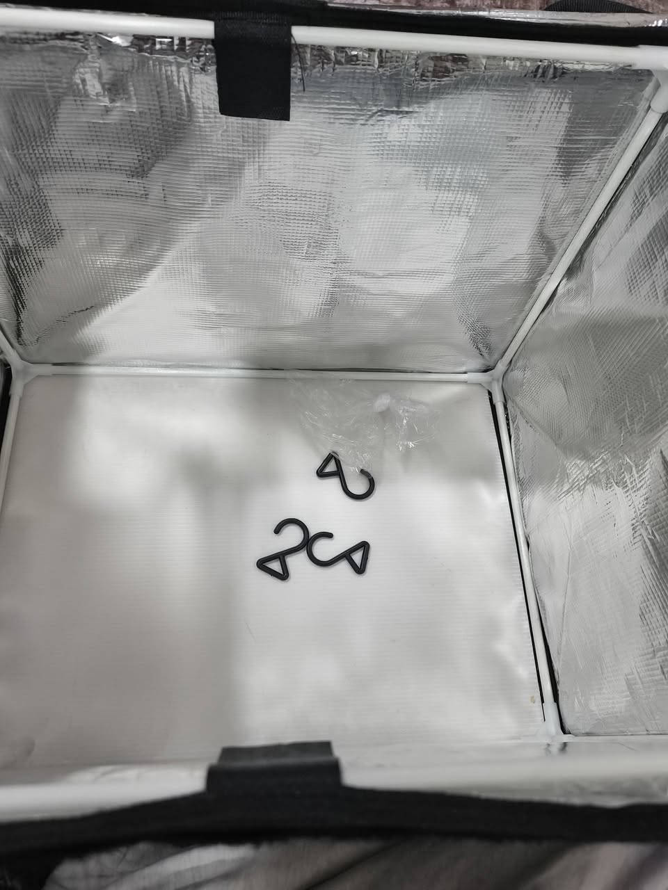 سلام عليكم شباب صندوك دلفري للبيع سعره عشر تالاف ما مستعمل جديد اجاني هديه ويه الدراجه العنوان بغداد الشعب ***********
