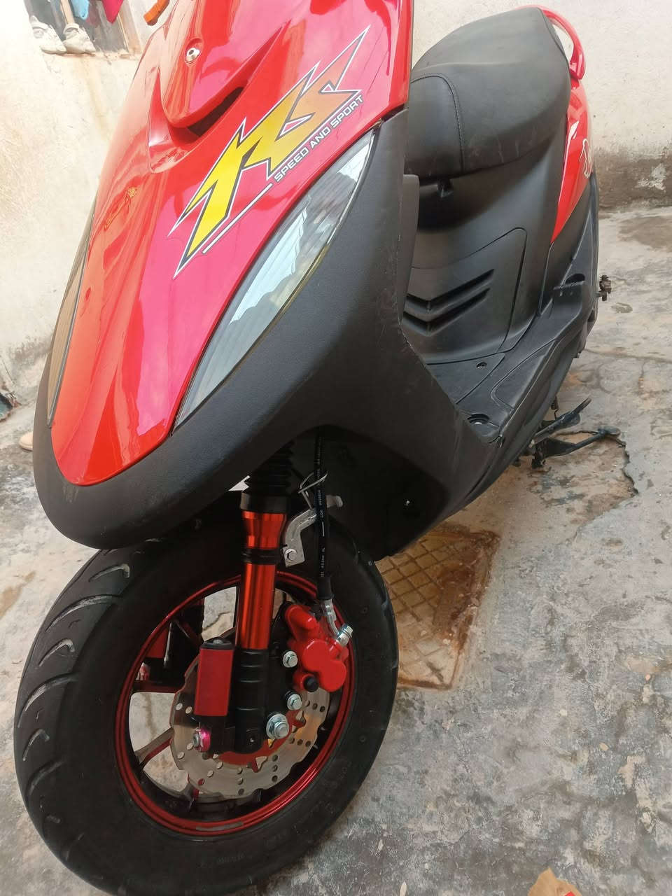 سلام عليكم دراجه ماكس للبيع 2025 دراجه جديده صار لها شهرين من طالعه من الوكيل باقي التفاصيل الاتصال على الرقم ***********
