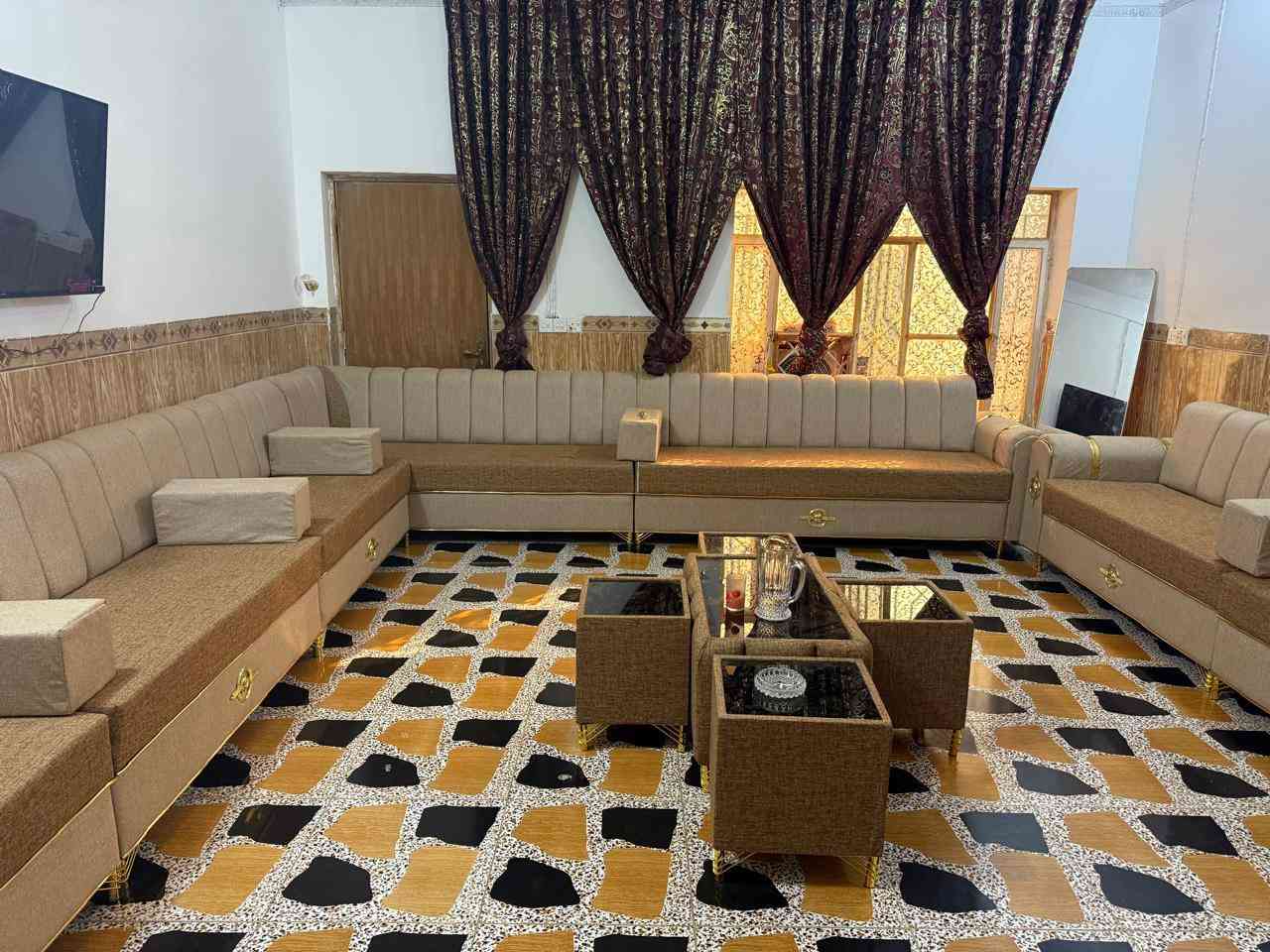 السلام عليكم بس يمنة دلال وفرهدة تخومة او ديوان حطاطة شغل درجة اولى السعر يبلاش بس ب 80ألف بدون ماستر يرهم نقد يرهم اقساط بدون تحميل مع طبليات وكوشات مع التوصيل 
العنوان هيت شارع مركز الشباب الرقم ***********
