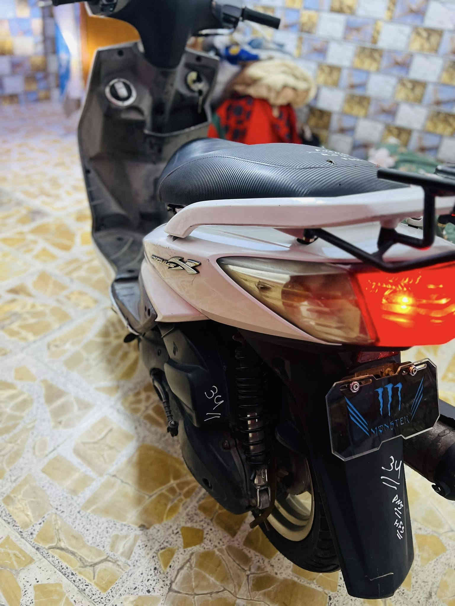 السلام عليكم سكنس ياباني قبق نفخ ستان كهربائي  فحل نوزل خطين    حديث مال رمبه جديده لوك مكفوله كفاله عامه مكينه. برغي ممفتوح بيه شلعه معدل فول جيب عشرين فيتر وياك اذ مفتوح بيه برغي تاخذه بلاش قبل شهرين نزله من الرمبه. كهربائيات كله شغاله اوراقه بسمي دراجه تتعب تكول جديده مال جناي مستعجل عل بيعه السعر 750   وبيه. مجال قليل. الهاتف *********** العنوان بغداد. الكراخ
