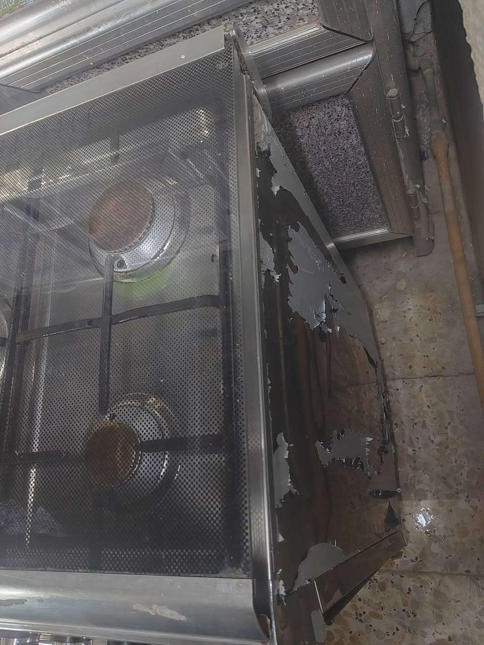 للبيع طباخ  مستعمل العنوان بغداد حريه رقم الهاتف ***********
