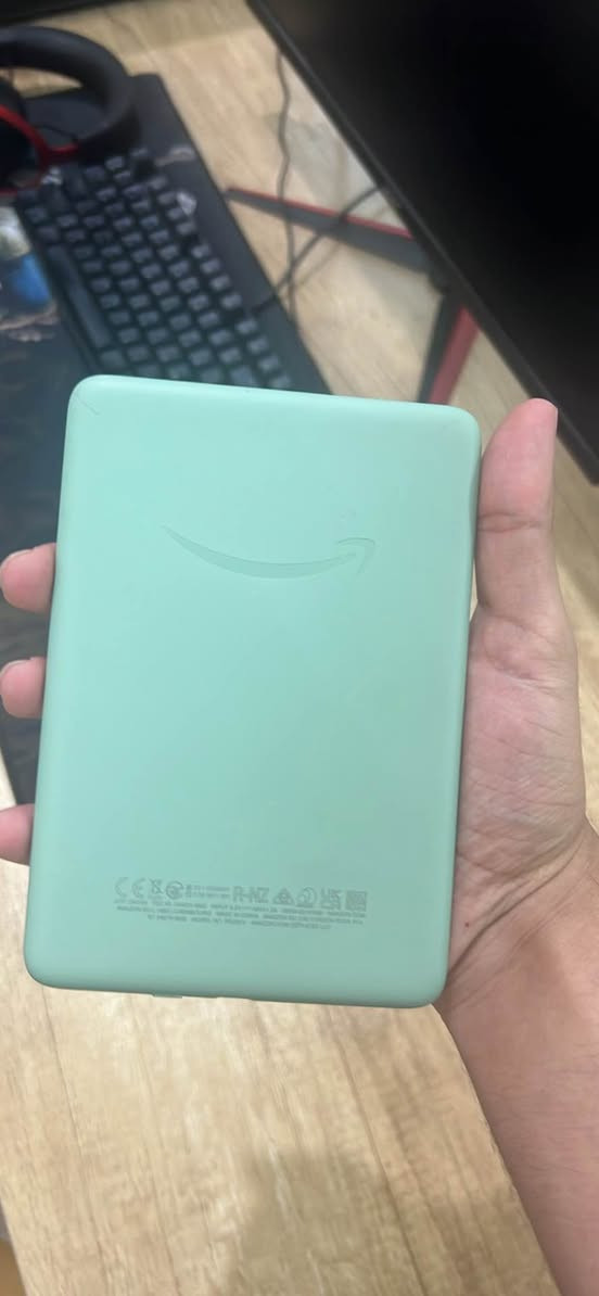 New kindle for sale 
16gb can store up to 7000+ books and mangas
Matcha color 🍵
Battery handles for 6 weeks 
The screen  doesn’t  hurt the eyes  for long screen time أربيل, العراق


**إذا كنت صاحب هذا الإعلان وتريد حذفه لأي سبب، رجاءا أرسل رسالة إلى الدعم الفني**