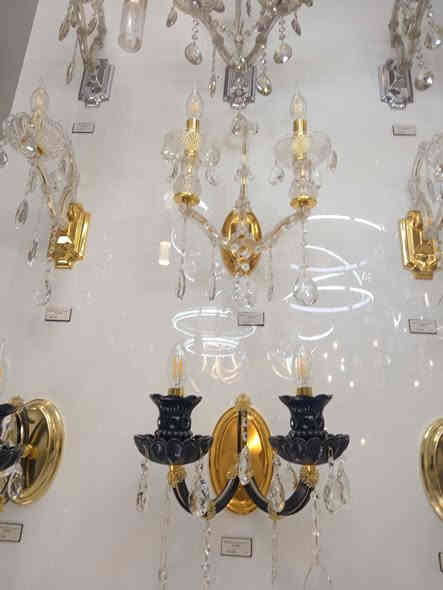 السلام عليكم عندي ثريات جدارية البيع العدد ٢ قطعة سعر ٧٥ بيهن مجال جدد مامستخدمات سعر الي بسوق الوحدة ٧٥ بينما انا ابيع اثنين عن ٧٥ بيهن مجال ***********
