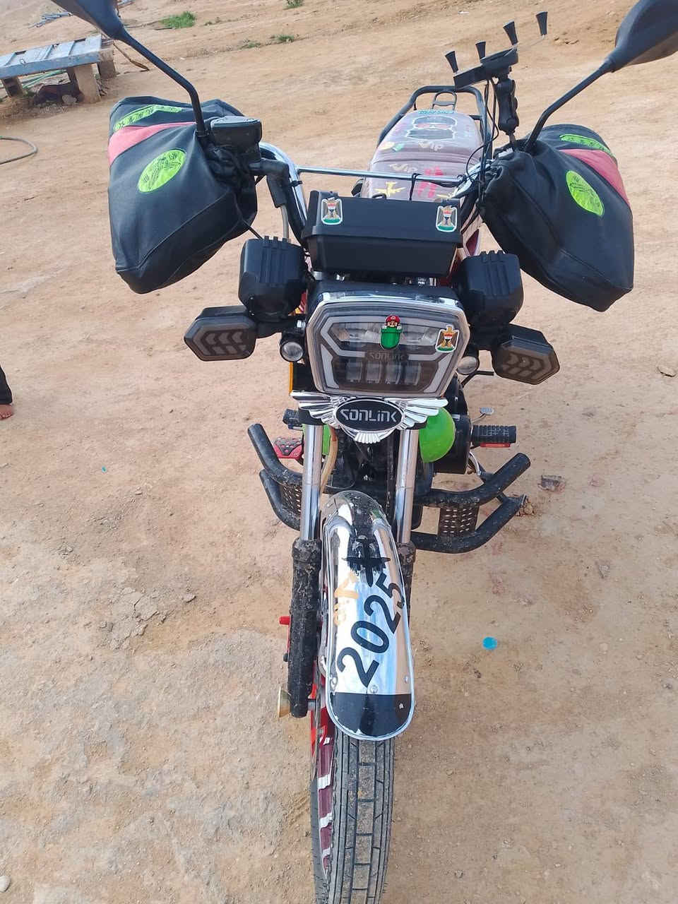 السلام عليكم دراجه سولنك محرك 150كهربائيات كله شغاله محرك كفاله دراجه نضيفه مائشيه 9الف. البيع او. مراوس موديل 24شكل 25 متواجد خاص وهاذه رقمي ***********
