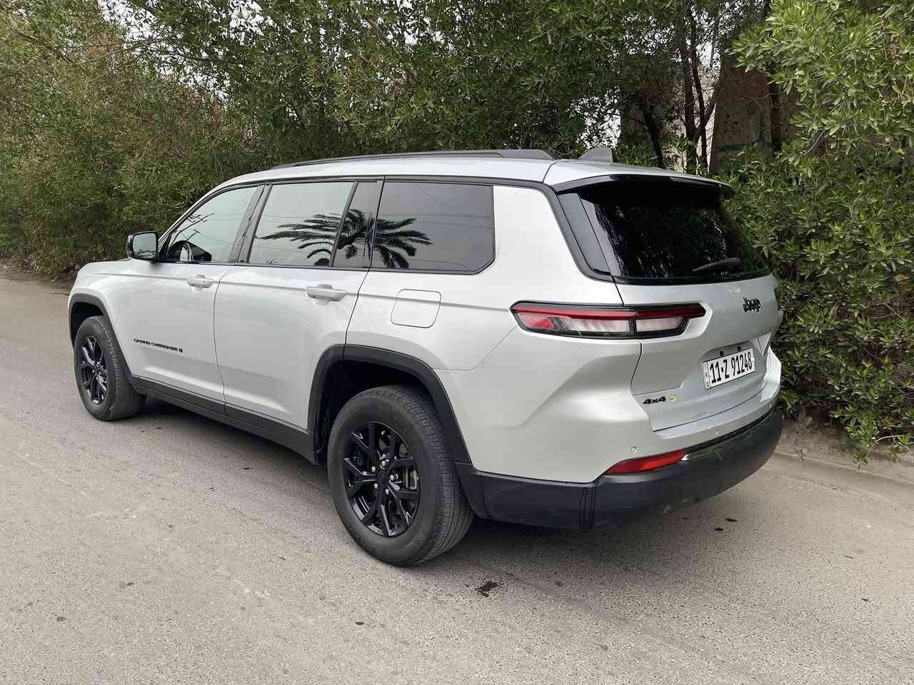 السلام عليكم
جيب كراند شيروكي  2024   V6  
7 راكب  محرك  3600  دفع رباعي (4x4)
كير اوتوماتيك 8 سرعات 
السياره ماشيه  (33) الف  رقم بغداد انكليزي
وارد امريكي ضرر جاملغ خلفي فقط بدون اي ضرر امامي
.الايرباك سليم بالكامل 
.رادار 360 محيطي
.تشغيل عن بعد
.كير ماوس
.حساسات محيطيه
.شاشه كبيره 10 انش
.كشنات كهرباء جلد /شاموه ميموري
.تدفئه بالكشنات والستيرن
. تبريد 7 قطع
.صندوك بصمه كهرباء
.تحكم ستيرن مع شفتات سرعه 
.نضام eco نضام off road نضام sport 
.سستم صوت مكون من 10 سماعات محيطي
.رادار منع تصادم مع قياده ذاتيه 
.دخول ذكي 
.مصابيح لد امامي خلفي
.نضام ملاحه (GPS)
.نضام اطفاء ذكي لصرف الوقود (Auto start system )
.ويل كب 20 
كل هاي المواصفات وبعد اكو بيها ما ذاكرنهن 
مكاني بغداد اليرموك
السعر  : 32,000 $  وبيها مجال بسيط
***********
