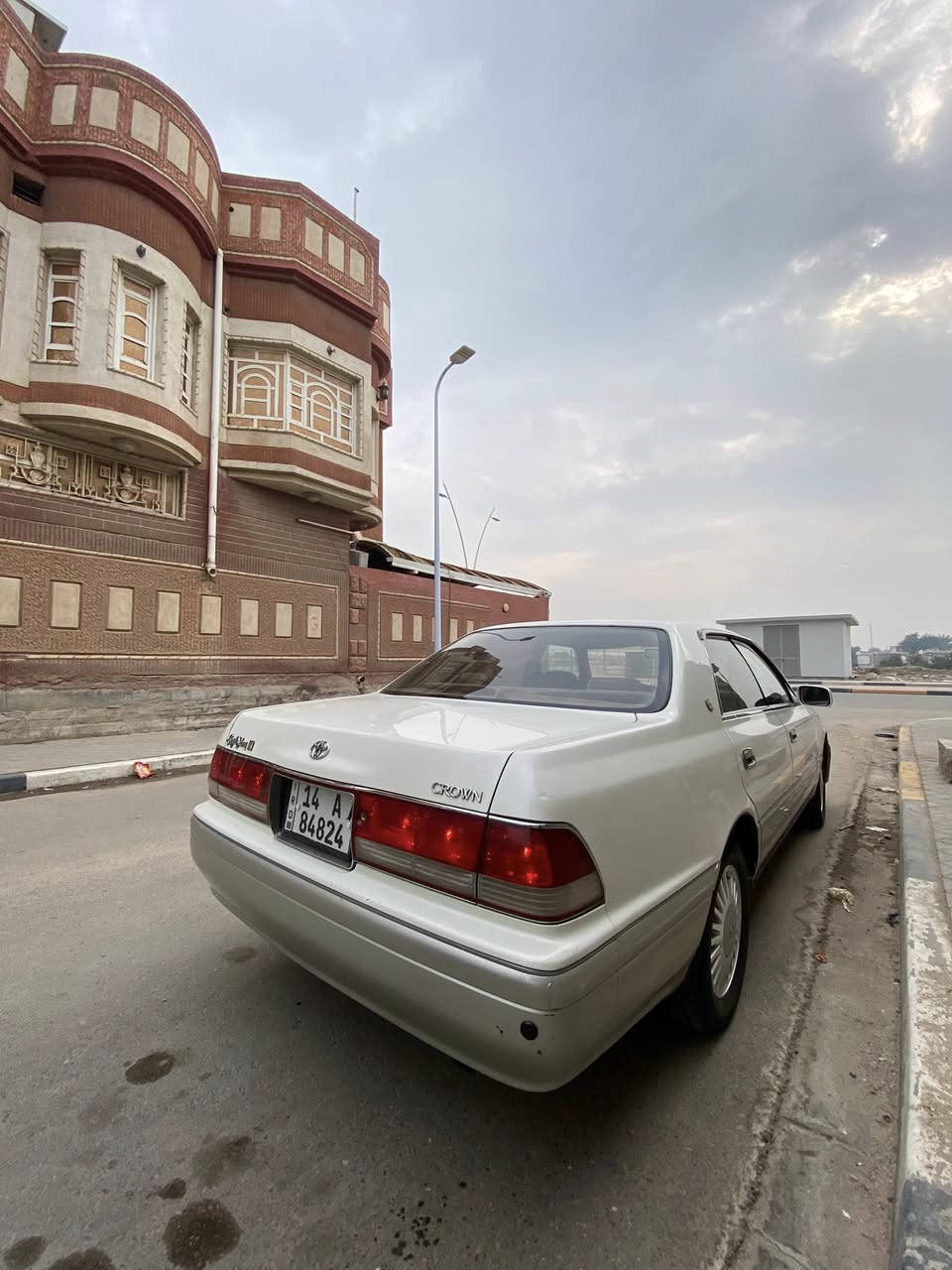 السلام عليكم راس الثور فلات عسليه مكفوله من الكص ونقل وضربه صبغ مكانات فقط 
مكينه وكير ڤيڤتي تخم تاير حداده تبريد كله شغال سياره جاهزه مال جناي رقم بصره انكليزي تحويل مباشر 
العنوان البصره الزبير حي الخطوة 
رقم ***********
سعر 110 وبيها مجال .
