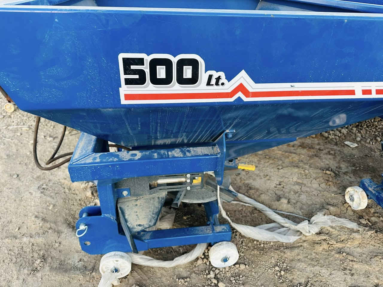 السلام عليكم للبيع باذراه بستم جديد حجم (600) + مرشه كوبراه مستخدامه سلايت مكفوله وشرط عل فحص جناح 16 متر كامله صونداه سحب + كاردن نظافه دراجه اولى العنوان واسط الزبيديه للستفسار اتصل ودلل ***********
