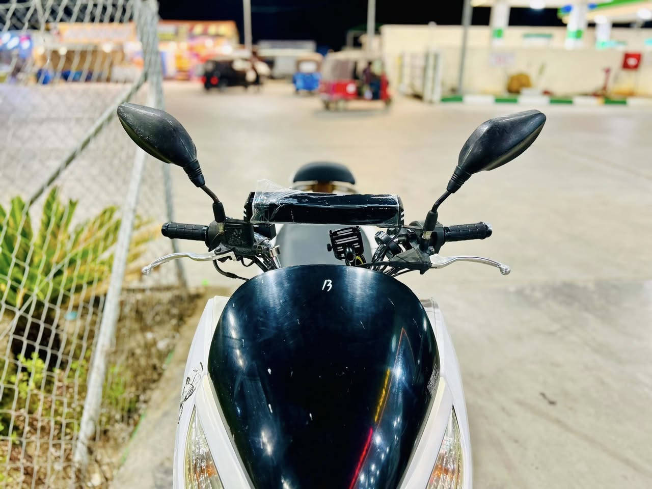 مكلف بالنشر
دراجه للبيع pcx جيل اول ياباني 
نظيفه وجاهزه من كلشي 
كهربائيات كلها شغاله 
دبل اشاره اضافية - تدفئة يدات 
حساس ازدحام - ستان حساس 
ماناقصها شي 
سعرها 1750 وبيها مجال 
للتواصل ***********
