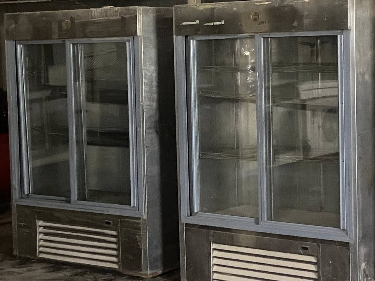 سلام عليكم
عارضات عمودية تركية باب  1  للبيع 
عارضات عمودية كويتة باب 2 للبيع
عارضات سطحية تركية  
 
‏الاستفسار
‏رقم الهاتف : ***********
‏غير متواجد على الفيس
