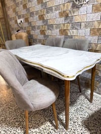ميز طعام • ٥كراسي • نظيف