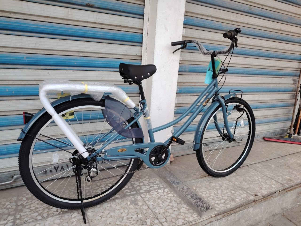 بيسكل بناتي حجم ٢٩ تاير عريض أوزان
جديد درجه اولى النضافه فول سستم بالكامل شيمانو
موديل ٢٠٢٥ سيبايه عضم اصلي 
السعر ( 240 الف ) 
كير ٦ نمر اصلي شيمانو شغال 
شبجه كزاز اصلي كير وحساس شغال فول لون ميمز حبري 
لون ميمز القطعه مختمه كل القطع اصلي جرص اصلي شغال
حساس امامي شغال
فول موصفات قطعه مفوله 
كشن طبي اصلي أوزان فول موصفات
العنوان بغداد منطقة الحبيبيه 
هاتف *********** 
الاستفسار واتساب
