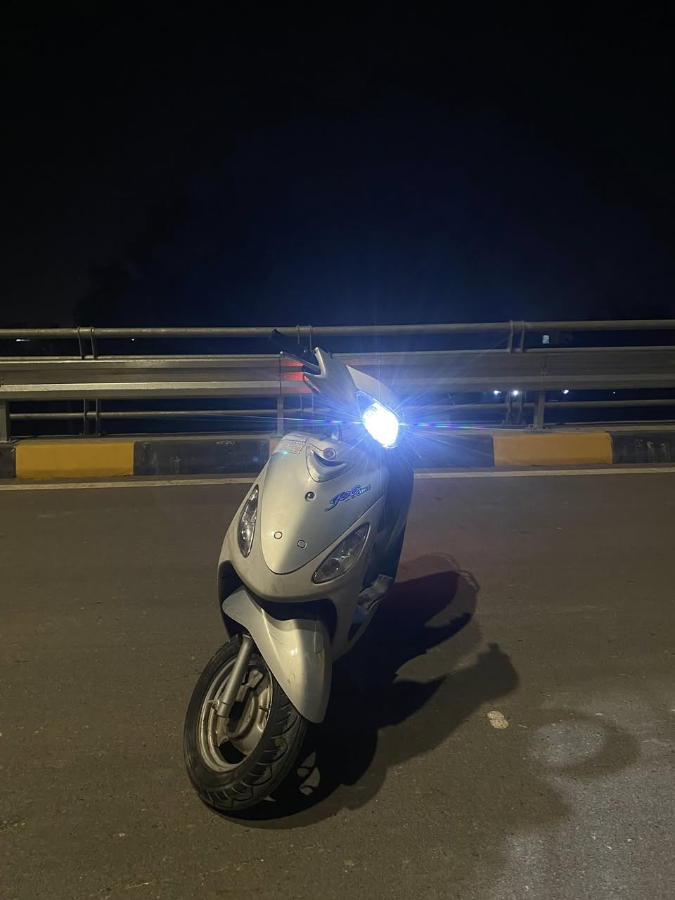 ماكس منغولي للبيع او مراوس بسكنس
دراجه ما مفتوحه تشتغل سلف نكره شلعه معدل دراجه قويه  كفرات بلاديه بيها بس الجاملغ الامامي بي كسر 

  للاستفسار ***********
