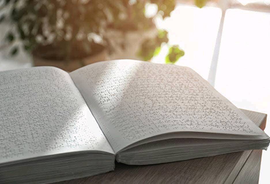 هل تبحث عن كتب أو أدوات تعليم برايل في العراق؟

بصفتي معلم مبادئ نظام برايل :  تصلني باستمرار رسائل من أهالي الطلبة المكفوفين، والمتبرعين، والمعلمين، ومن الأشخاص الراغبين في تعلم نظام برايل، يسألون:

من أين نحصل على كتب تعليم برايل؟
أين نجد ألواح وأقلام برايل؟
هل توجد وسائل تعليمية خاصة بالمكفوفين في العراق؟

والحقيقة أن هذه المستلزمات لا تتوفر غالبًا في الأسواق أو المكتبات العراقية، لذلك سعيت إلى توفيرها قدر الإمكان من خلال موردين موثوقين داخل العراق، سواء بشكل مباشر أو غير مباشر.

ومن المستلزمات التي يمكن توفيرها حسب المتوفر:
• كتب تعليم مبادئ نظام برايل.
• ألواح الكتابة بطريقة برايل.
• أقلام برايل.
• وسائل وأدوات تعليمية خاصة بالمكفوفين.
• بعض المستلزمات الأخرى الخاصة بالمكفوفين حسب الطلب.

والاسعار من 10000 إلى 50000 دينار.

إذا كنت من المكفوفين، أو من ذويهم، أو من المتبرعين، أو من المؤسسات التي تبحث عن مستلزمات تعليم برايل في العراق، فيسعدني التواصل معكم وخدمتكم بما أستطيع.

الأستاذ سعد زامل الدراجي
معلم مبادئ نظام برايل

للطلب والاستفسار التواصل على رقم الواتساب : ***********