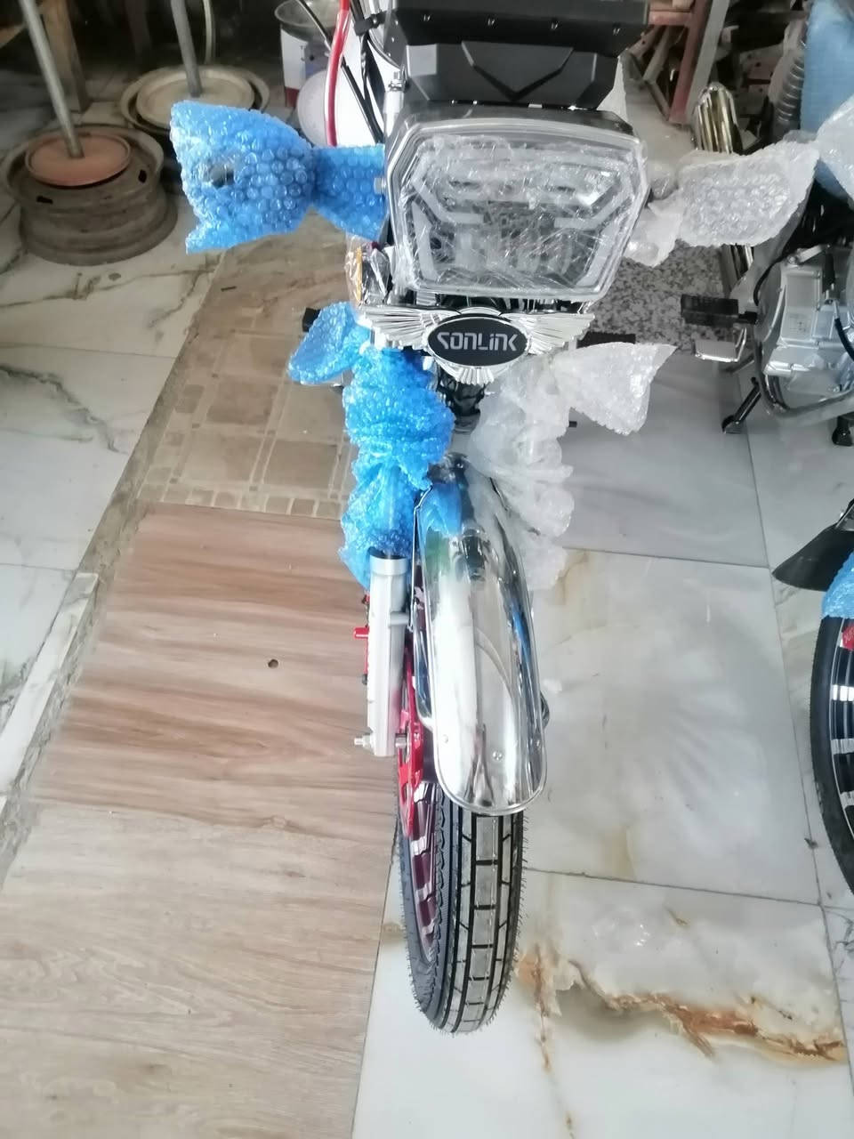 اللهم صل على محمد وآل محمد الطيبين الطاهرين يتوفر لدينا درجات ناريه سيفان موديل ٢٥ محرك ٢٠٠ ويتوفر دايون جبلي تايكر عنوني ديالى المقدادية شهربان جسر عوني *********** اسعار مناسبه ان شاء الله
