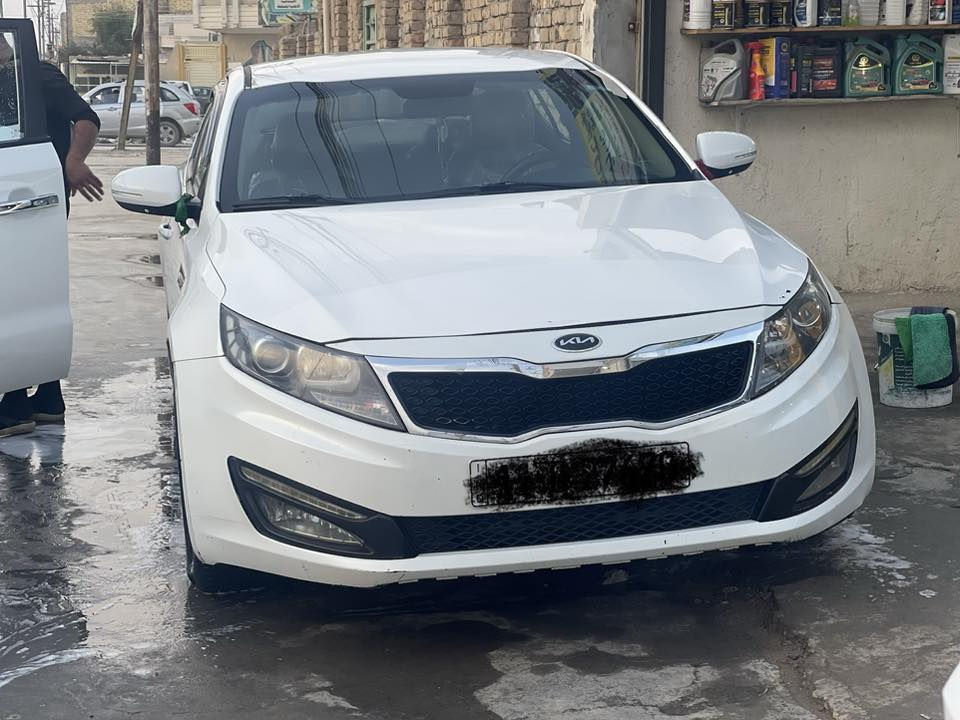 اوبتما 2011 خليجي رقم بغداد
جاهزه السياره حداديه تايرات 
عليه ادامه جديده
مري شفط
تدفئفه تبريد قطعتين امامي وخلفي
منضومه زنون
السياره مصبوغه حزام للجماليه بدون ضربه
ماشيه 120 حقيقي مامشتغله تكسي غرفه بالكارتون
السعر 115 وبيه مجال للشراي 
المكان ناصريه شطره
***********
