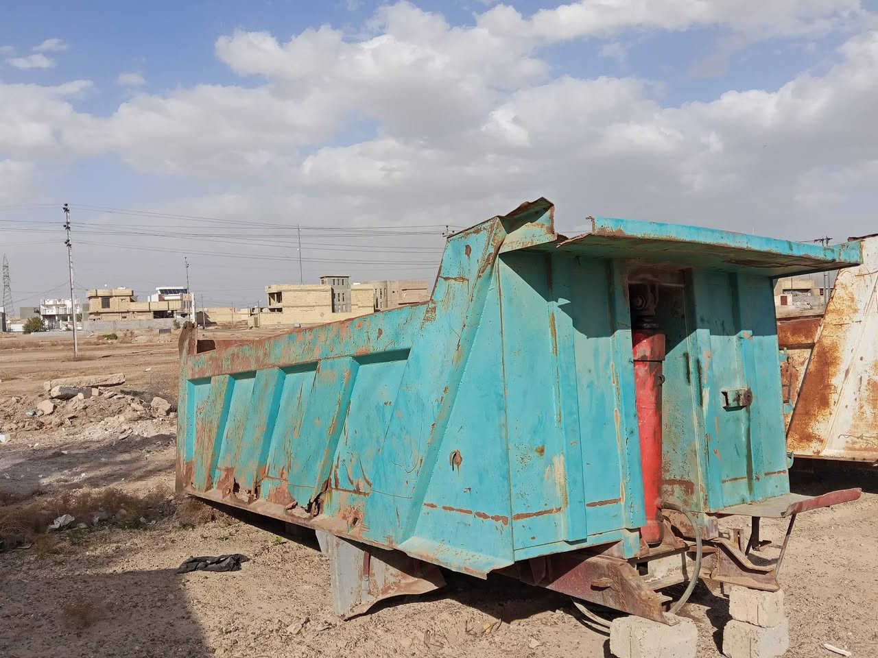 سلام وعليكم بديات عدد 2 الابيض اطول 4 لاازرك طول 5 وربع مكان الفلوجه للستفسار اتصل على رقم ***********
