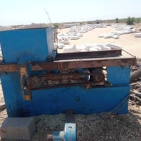عندي مكينتين نشاره  كل مكينه رولتين وكل روله اربع سكاكين وحده سوريه وح...