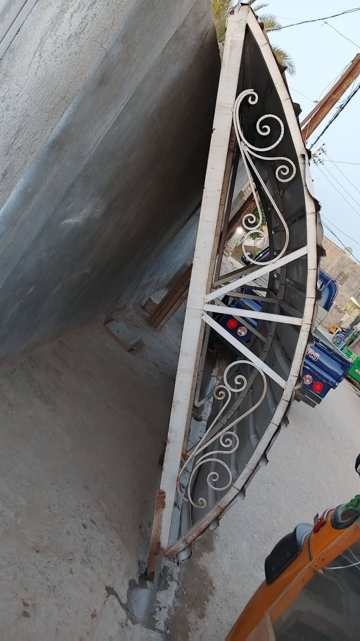 سقيفا للبيع طولها سبعة ونص العرض مترين وستين
مكاني بلحمزة الغربي 

***********
