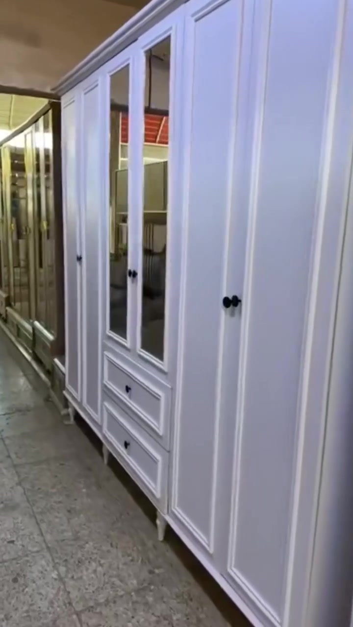موديلات لكانتري المميزه يم 🔥معرض علي الدراجي 🔥
غرفه 🇹🇷تركي كانتري 
 10قطع* 
🛏️ *النظام:* كانتري كلاسيك عملي  
🎨 *الصبغ:* حراري فاخر ثابت اللون  
:* برغي وجوي حديد قوي وثابت  
قماش وتربروف اصلي  مقاوم لرطوبه والبقع 
🛏️ *المحتويات:* سرير مخزن+ باقي القطع كاملة  
كنتور منفصل 
✨ *النضافة:* 99💯 
🚚 *الشحن:* شد ونقل مجاني داخل بغداد  
🚛 *للمحافظات:* توصيل بكروة


**إذا كنت صاحب هذا الإعلان وتريد حذفه لأي سبب، رجاءا أرسل رسالة إلى الدعم الفني**