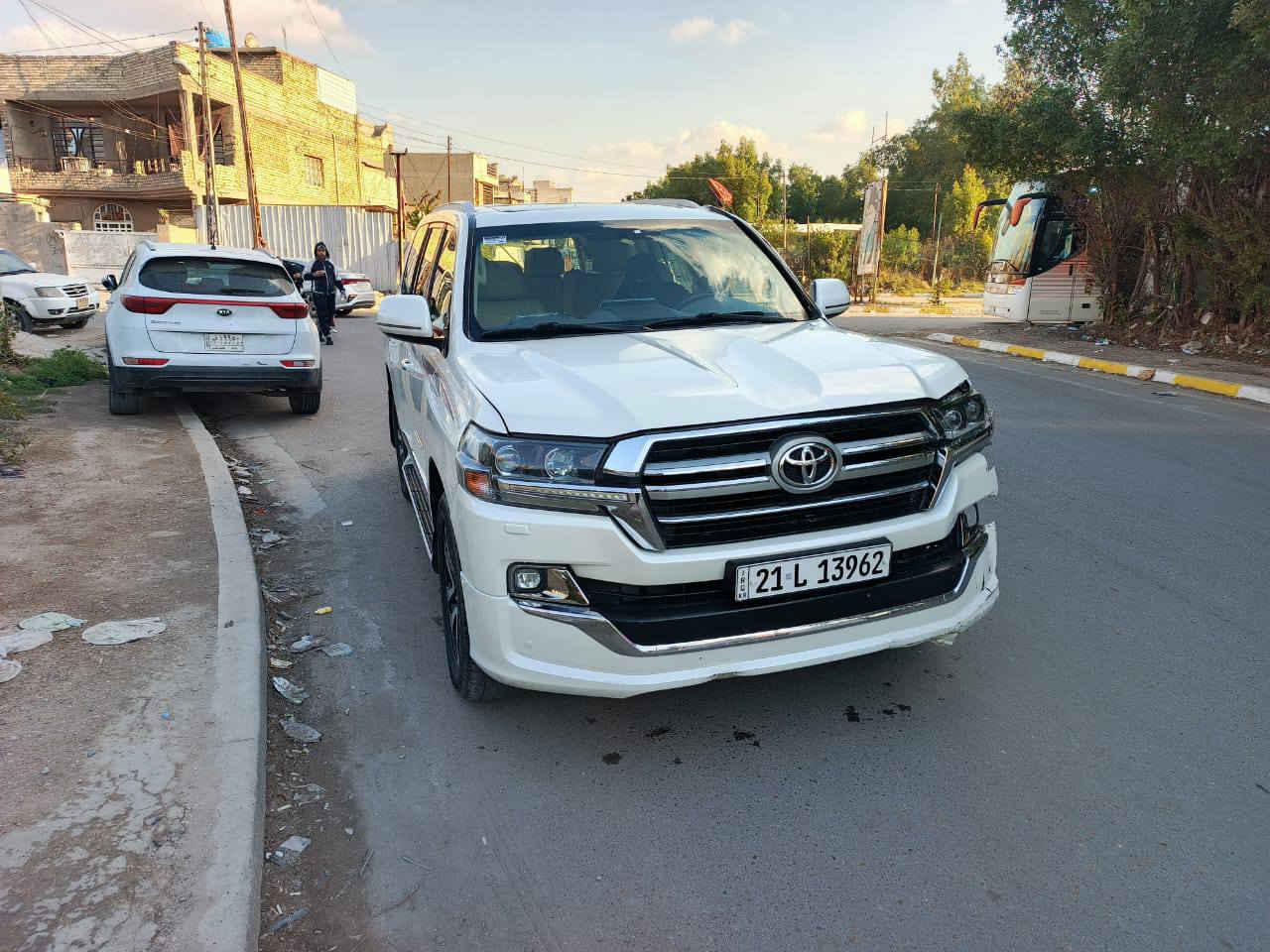 السلام عليكم اخوان للبيع لاندكروز  موديل ٢٠١٩ رقم سليمانيه دولي باسمي تحويل مباشر فول مواصفات للبيع على حادثها سابقة مكفوله محرك سته سلندر 
للبيع فقط اعتذر عن مراوس مكانها بغداد شراي يتصل ويدلل 
***********.    ***********.  غير متواجد على نت
