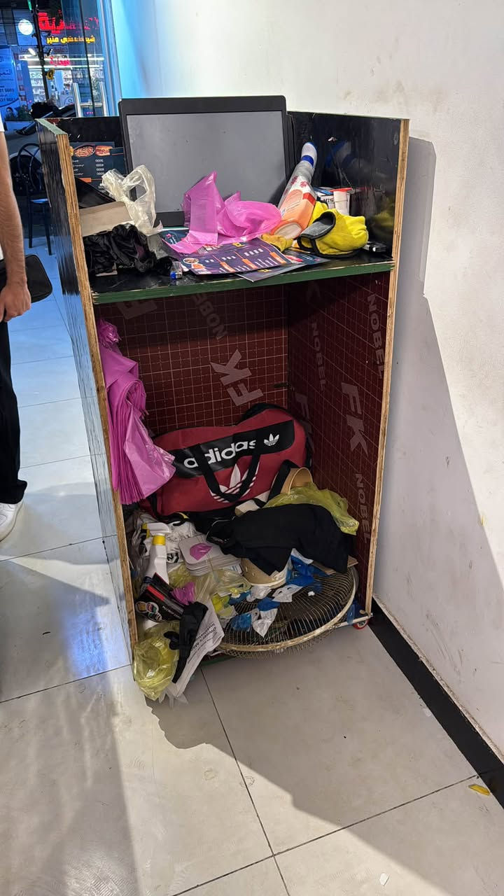 *********** 
بيع غراض مطعم شلع
مكان بغداد السيديه
