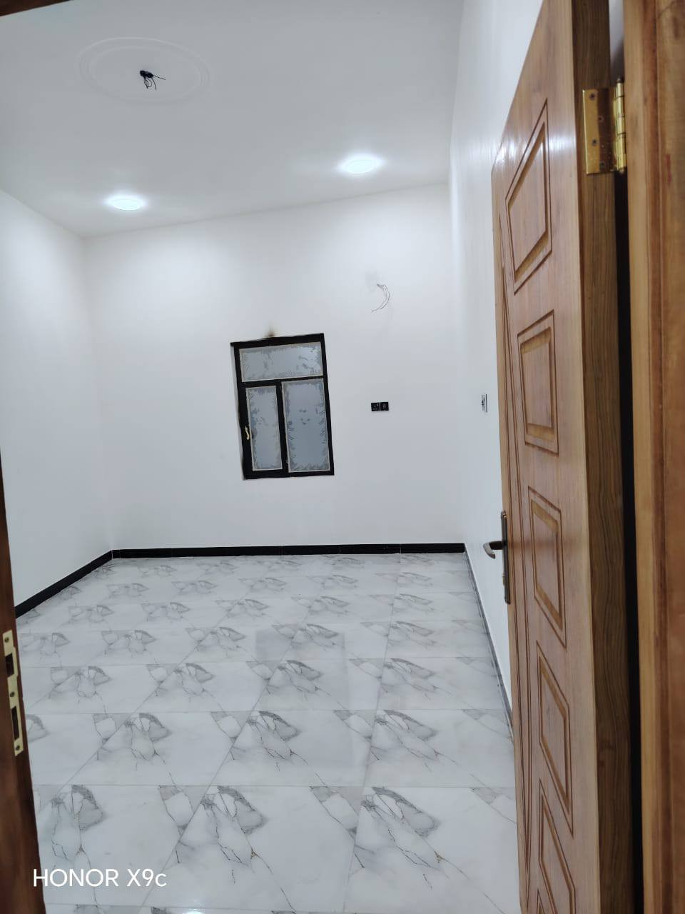 (بسم الله الرحمن الرحيم)
دار للبيع المساحه 250م🏡
العنوان الجزيره الفيروزيه شارع رقم9 الموقع مميز 🌷
يحتوى علـّۓ 
3 غرف منام نضام سويت
أسقبال. صاله. مطبخ.صحيات داخلي خارجي.مناور

#نوع_صبغ البيت ڱڵـه  جوتن ديكور ايطارات
#نوع_البيبان وشباك حديد او اخشاب ڱڵـه  تفصال
الخدمات كامله ماء كهرباء اناره شارع 8متر تبليط🛣

نوع طابو صرف زراعي بأسم عراقي حصراً🫆📜

للاستفسار
رقم الهاتف
***********📞
