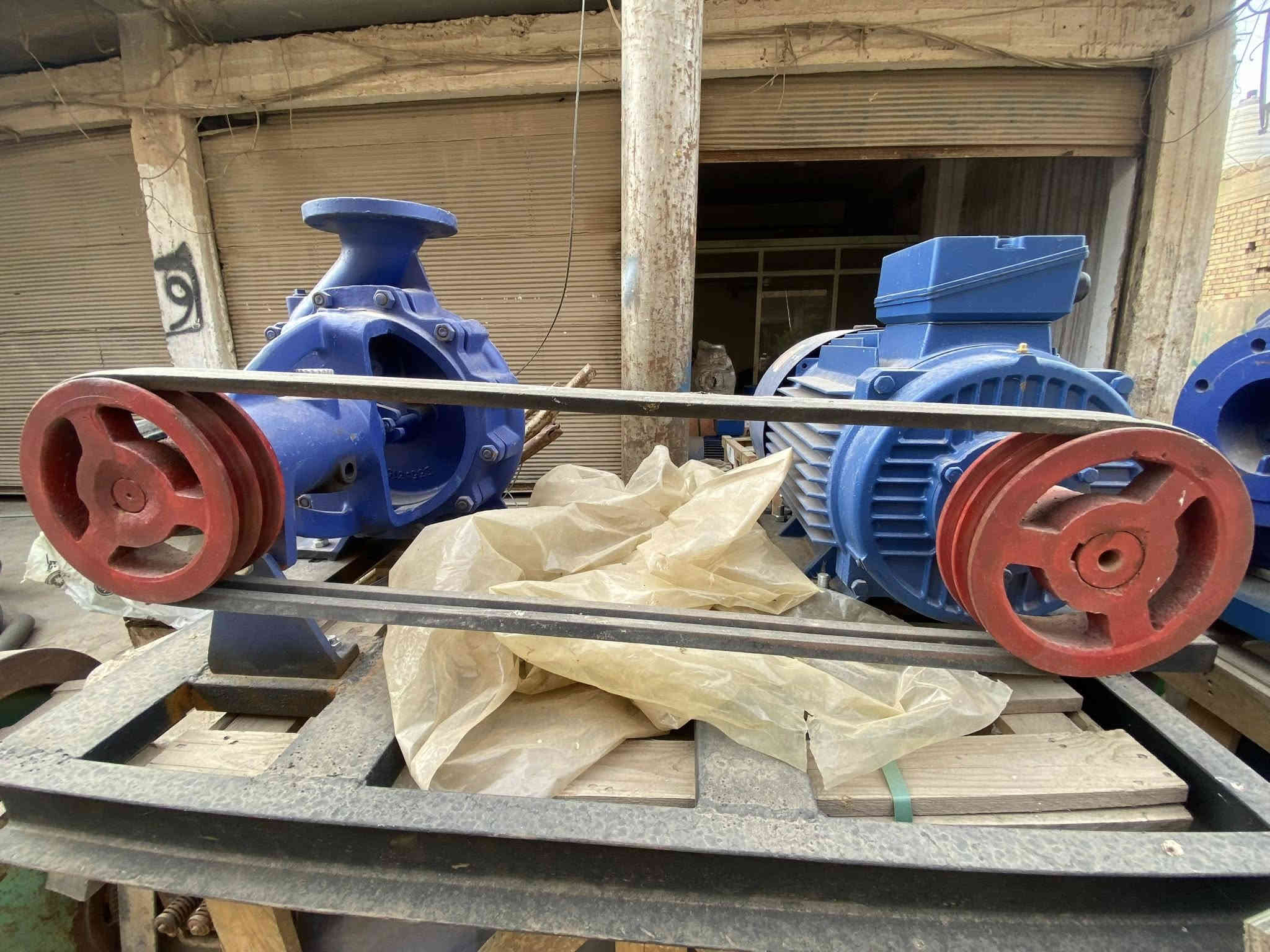 السلام عليكم ورحمة الله وبركاته 
اذا كان عندك مشروع او ما اتريد تتعب بل روحه ول جيه فه موجود. من مضخات ماء    غطاسات 
كيبل غطاس كيبل فلندي من مواد انشائية 
وه يوجد رافع قدره
الموقع سامراء قرب  المرقد الامام علي الهادي
توصيل موجد لاكن عند الحجز استلام نصف المبلغ  
الرقم ‭0770 263 2183‬
