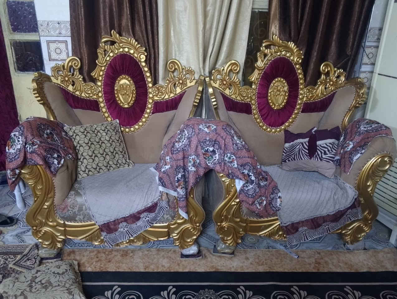 السلام عليكم تخم للبيع ٦,مقاعد اخو الجديد الاتصال ***********
