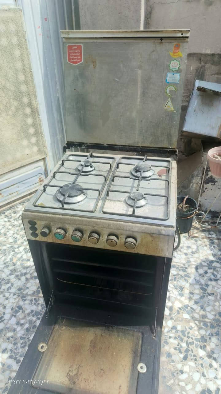 طباخ للبيع  ٤ عيون مصري
 نضيف يشتغل كامل يحتاج بس تنضيف
المكان حي اور السعر
 ١٠٠ الف وبي مجال 
 للاستفسار  ***********
