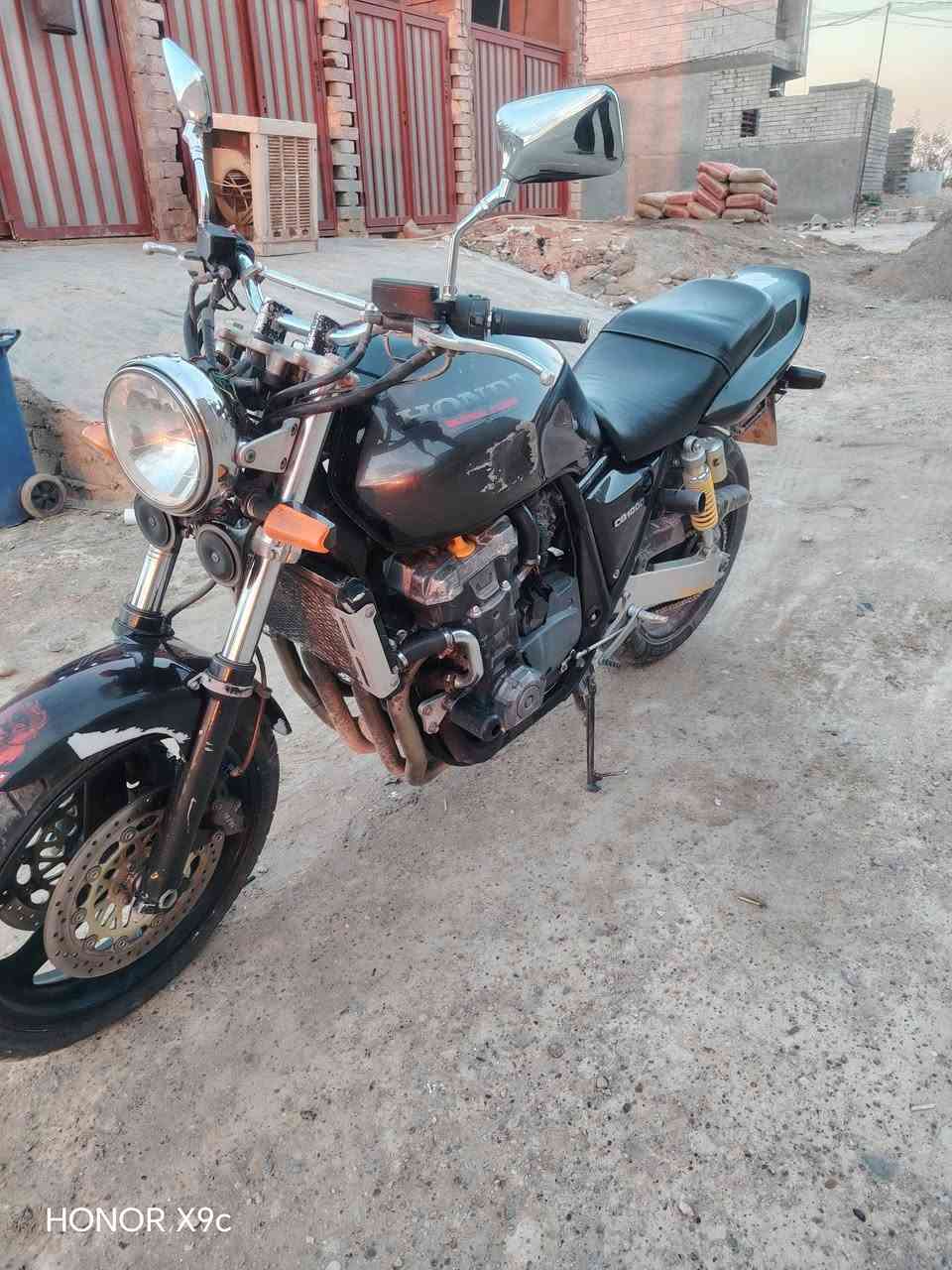 سي بي 1000 دراجه مقفوله اتصال على الرقم *********** السعر 1800
