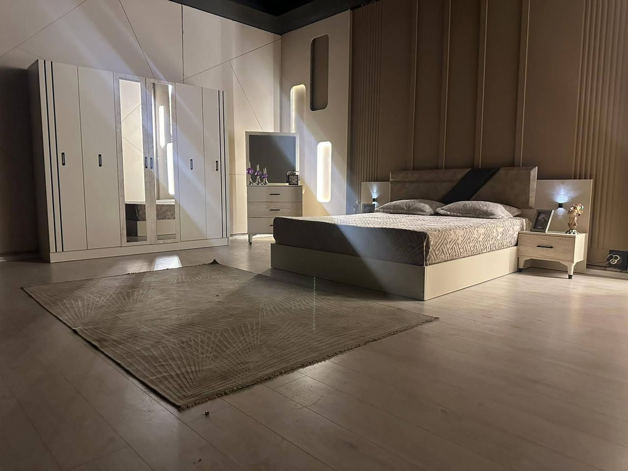 عرض تخفيض اسعار لمده محدوده غرف نوم تركي 5قطع كنتور 6 ابواب طول الكنتور مترين و٢٠ سم الجربايه وي الكومديات 3 متر السعر  ٦٢٥ الف فقط للحجز راسلونا وات ساب 
***********
البصره
نقل وشد داخل مركز البصره مجاني توجد خدمه توصيل للاقضيه والنواحي والمحافظات الجنوبيه بأسعار مناسبة ملاحظه ما تدفع اي مبلغ قبل لا تنشد وتكمل ابيتك عليكم بس تنزيل الكراتين من السياره لداخل البيت
