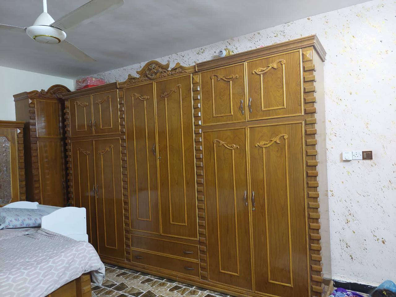 السلام عليكم غرفه اخشاب صاج للبيع نظافه كامله سعر مليون وميه وبيها مجال رقم موبايل ***********
