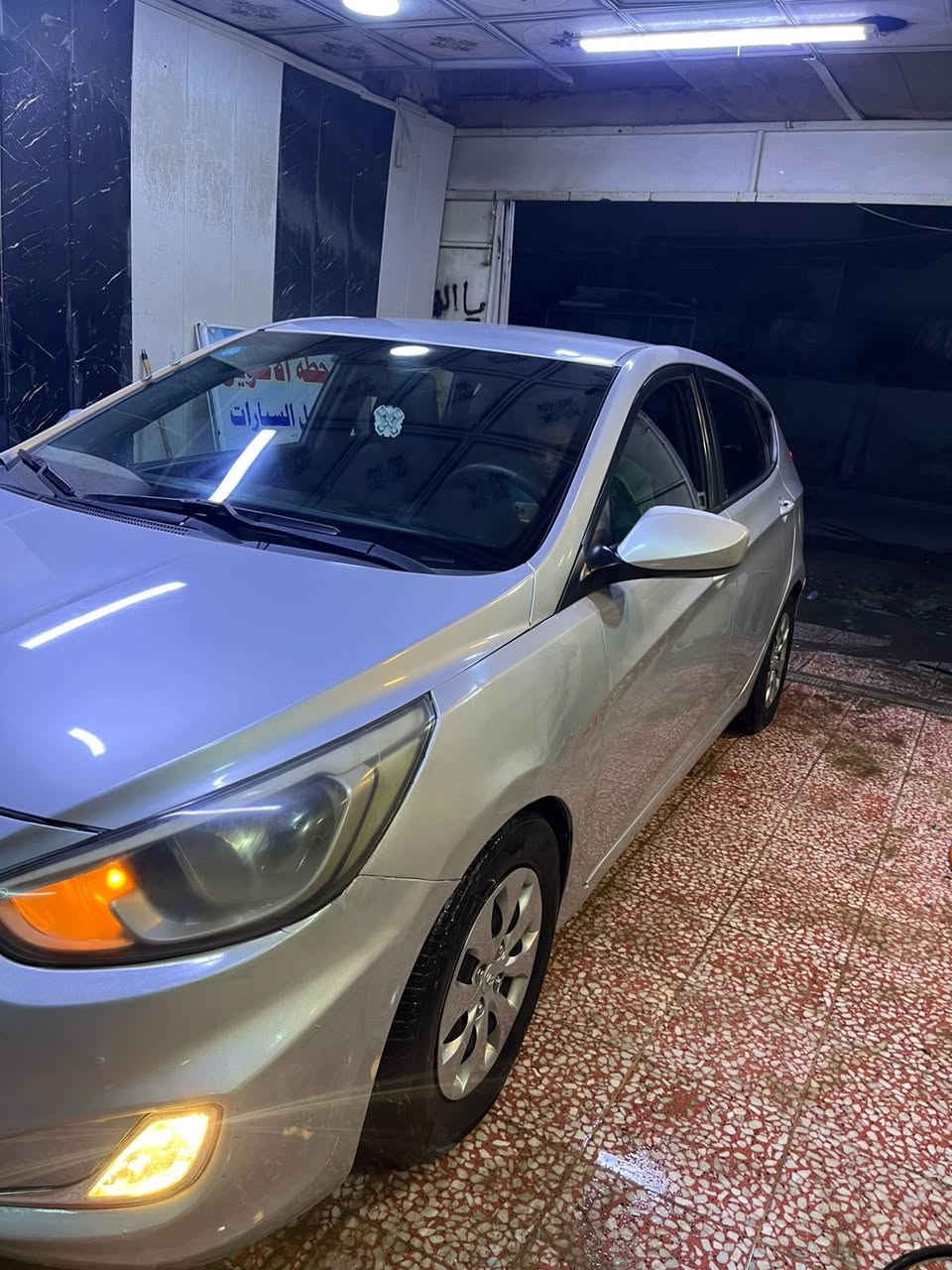 اكسنت هاش باك مديل 2016 ماشية 52 الف سيارة جديدة بمعنى الكلمة ضربتهة جاملغ الخلفي عكس السايق والجاملغ الامامي مال سايق راجع علبارد بلعراق سيارة تجي تفحص يالة تاخذهة مكاني حي الجهاد 
السعر 90 وبيهة مجال ***********
