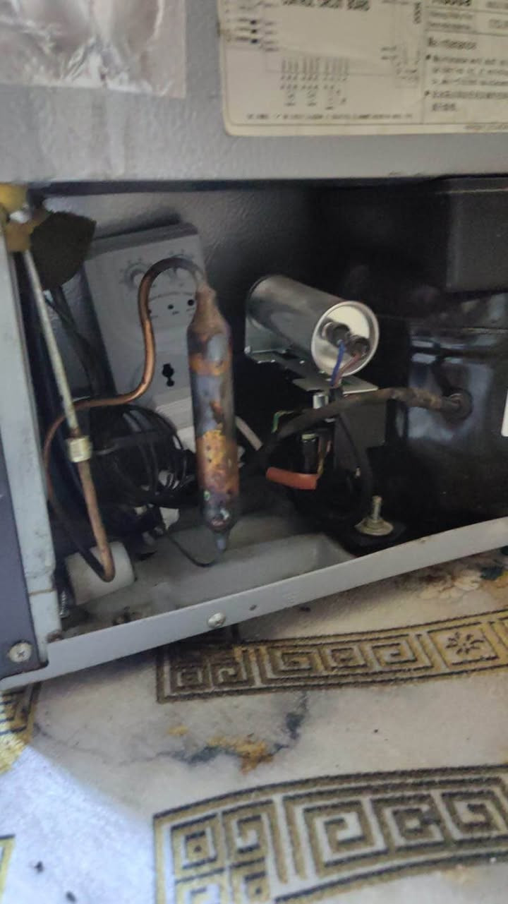 ثلاجة هيتاشي ذات التصميم الفرنسي

العنوان / البصره-- الزبير---حي صحفين 

500 بيها مجال 🛑🛑🛑🛑🛑🛑
ملاحظه / ماطور جديد جديد......
وتطلع هذا الصوت موجود بل منشور ....🔴🔴🔴🔴

R-W660PUQ3 الموديل
الحجم 25 قدم
السعة 540 لتر
ميزة التبريد بخاخ
الابعاد 855x1835x727
المميزات
براد ماء
انفيرتر
وحدة تحكم تعمل باللمس و باضاءة LED
حجرة الخضار مفصولة
حجرة ذات أوضاع تبريد سهلة الضبط رفوف من الزجاج المقوى
 للتواصل:*********** الزبير, البصرة
