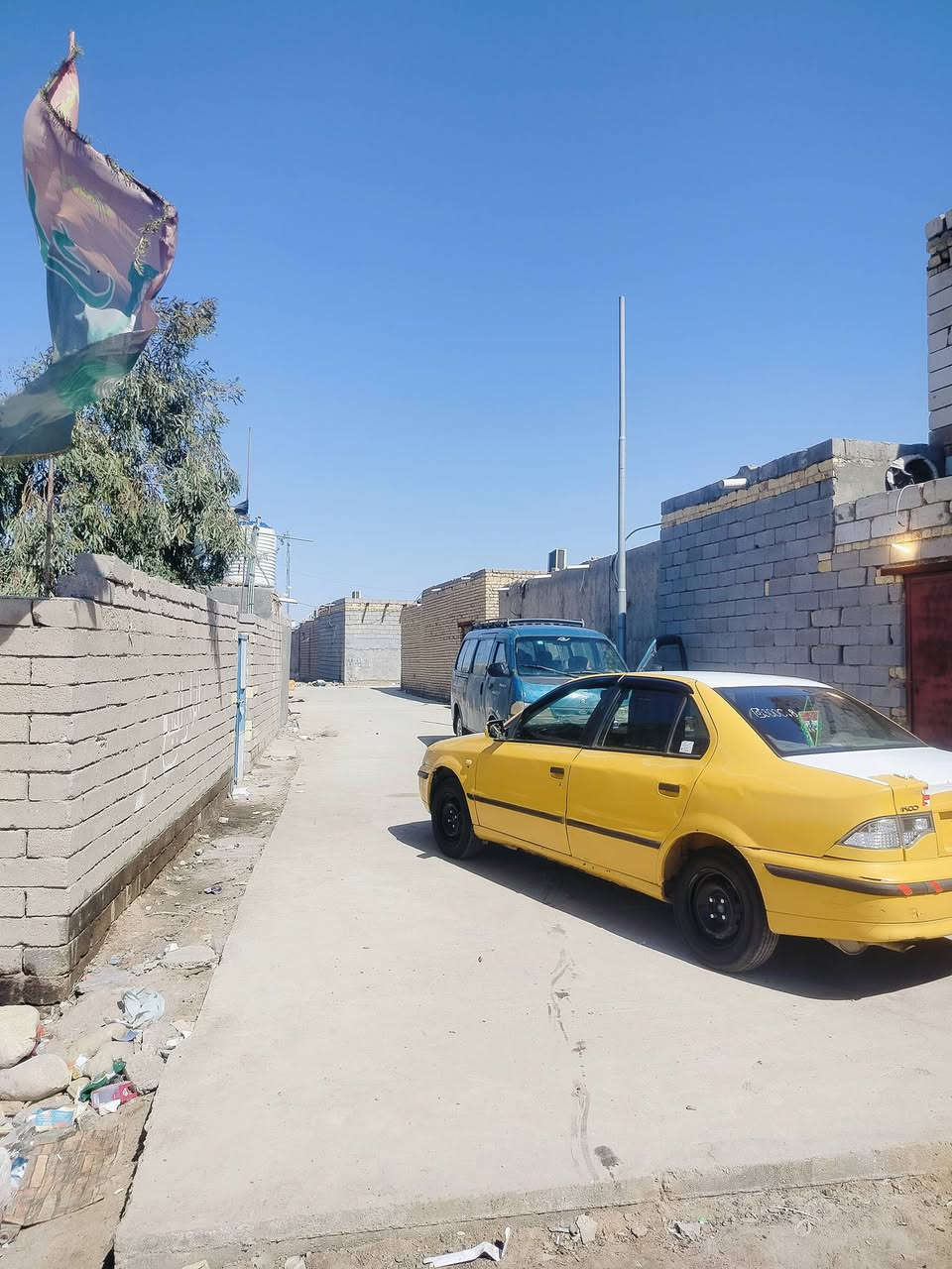 يالله سلام عليكم سمند ناطق موديل 10 سنويه ل 28 رقم بغداد محول دولي خط وبحث جديد سعرها 19 وبيها مجال قليل  
مكينه صار شهر مشدوده كير كفاله 
حداديه 80 بل 100 طخم تايرات جديد
كهربائيات عامه شغاله رون كيلو متر مسجل كلها شغاله 
تبريد شغال 
غرفتها كلش حلوه مدوشمه ارضيه وكشنات سياره جاهزه للاخير بديها احلا من الصور بيها بس هاي الضربه باب العبري خفيفه
مكانه ناصريه مركز ***********
