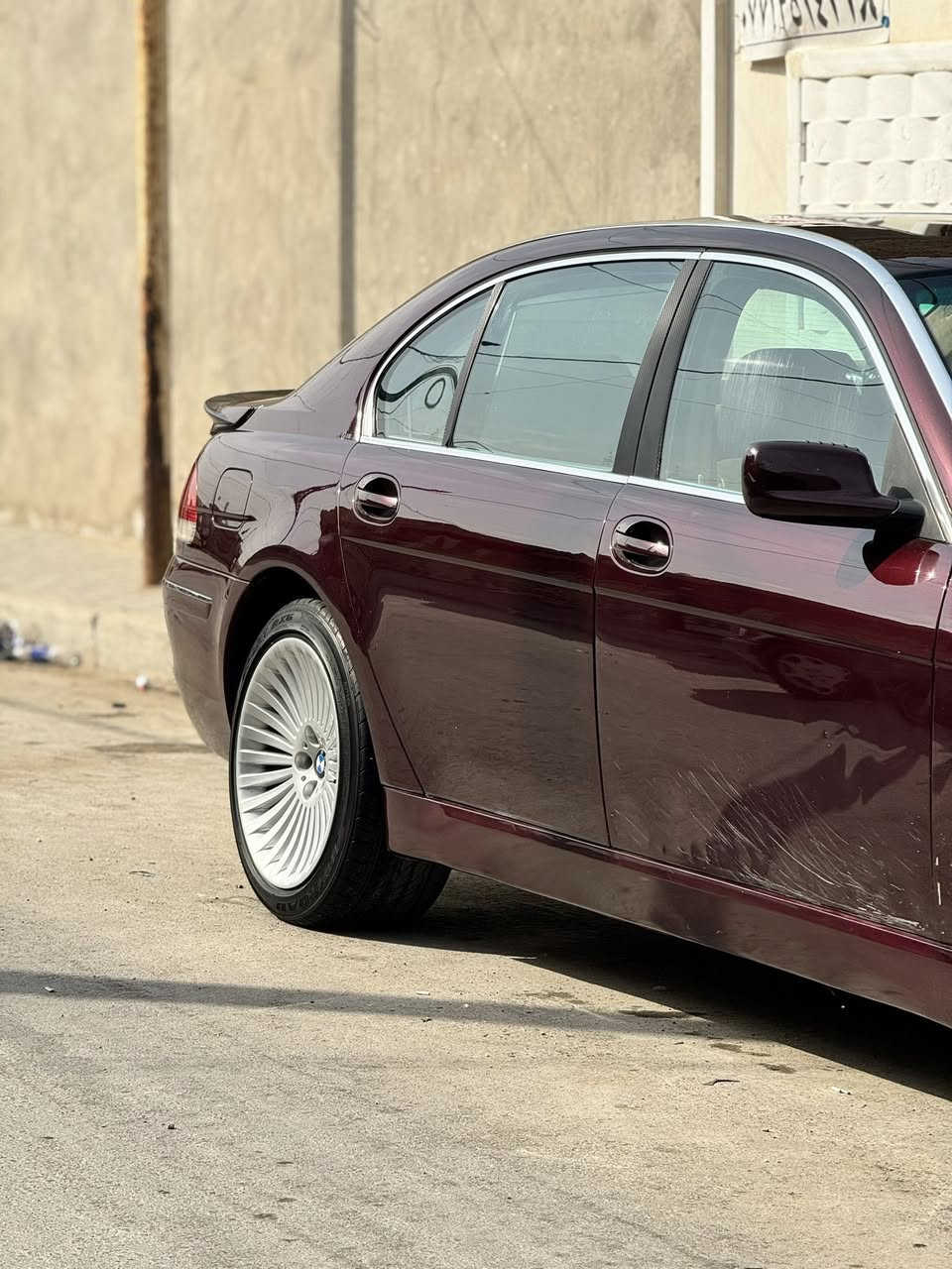 السلام عليكم شباب 🫡

سيارتي للبيع والسبب عاجبتني E60 🫡
BMW730Li خليجي
اللون عنابي رقم اربيل بسمي تحويل ثاني يوم 
ماشيه تقريبا فوك ال300 الف 
بدون حادث فقط باب عكس السايق بي بارد ومشخط بعده عله وضعه والدعاميات مصبوغات 
السياره مو فول مواصفات 
مقاعد الاماميه كهرباء 
5 بردات الخلفيه ينرادلها ليطه 
صندوق فقط ماطور شفط
عليها تايرات نضافه 90‎%‎ 
ويل شعاع الخلفي انفطر وصلحته والباقيه مكفول 
صدر اماميه خير من الله 80‎%‎ 
والصدر الخلفي جديد بدون عيب 
الجوبلسات الخلفيه ملغيات شادلها دبلات 
النقوصات البيها 
1- ماطور الزاكات مال الجام مادري شبي 
2-ليطه البرده الخلفيه 
3 الكشنات الاماميه تعبانات لو يتبدلن لو دوشمه 
وما اعتقد اكو نقص بعد 😅 
الغراض الي استبدلتهن 
السياره بدلتلها كير لئن كيرها خبط مي ودهن بسبب البراد مال الكير يعني بدلت 
1- كير وبراد كير وتم غسل المنظومه مال التبريد بلكامل 
2- فريز تبريد شرط تفصيخ واريد يابان بيدي فتحته من الدشبول 
3- كمريسر مال صقر بشرط زيرو 
4-فيتبم اصلي تفصيخ من محمد رعد وفلتر بانزين السقف مال السياره اشتغلته كنتاره بيجي بلكامل شغل درجه اولى وعليها كاعيات كاربد وجلد 
محرك السياره مكفول بشرط من كل عيب فقط بي مباوك مال هوى من تشتغل السياره وهذا بسبب الدايفرام والكل تعرف واني عايفه عله حطتها 😅 دهن استخدم رافينول اصلي وكاله 
السياره عليها بولش ضمان 2سنتين 
البنيد مال السياره بي نمش مال حصو شيء قليل ومن صفحه السكن هم لئن الباب مضروب بتل مال رمل 😅 وصار بيها نمش خفيف اسف عل اطاله بس هاي كل تفاصيل السياره حته ما اتعب احد اقره وشوف التفاصيل وخابرني وتدلل سعرها 135 وبيها مجال للشراي وبلعافيه علياخذها عنواني بغداد الشعب وهذا رقمي *********** واسف عل اطاله 🫡
