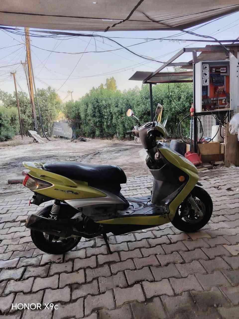 عندي سكنس فحل 110 للبيع دراجه جديده كلجات رياضي صالنصه رياضيه السعر 700 وبيها مجال الرقم *********** العنوان حي المعلمين الرئاسه
