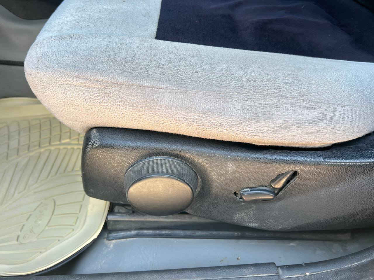 السلام  عليكم
مرسيدس بنز 330 Mercedes Benz    Glk 
موديل 2009
رقم أربيل هزه جديده. رقم دولي 

السيارة نظيفة جدا 
2 بصمة معاها 
داخل اسود جلد 
شاشة تحديث من شركة مرسيدس 
شاشات خلفية
 ابواب بصمة 
تدفئة كشنات أمامية
محرك   3000  Vvti
6 سلندر
سيدي جنجر 6 أقراص
شاشة كبيرة وسطية وكاميرا خلفية 
حساس مطر
نظام اقتصادي
ليد أمامي
تحكم ستيرن 
مثبت سرعة 
ويل كب 20
بانوراما  2 فتحه 
تخم تاير جديد مع ويل اجنبي 
و بطاريه جديده 
وارد امريكي   ضربتة دعامية ومبدله نفس اللون 
صبغ ربع بنيد 
الباقي مكفول 
اعلى فئة في glk 
السعر 110 ورقه 
مطلوبه 5 ورقه ينزل من السعر 

مراوس ب اقل لان محتاج فرق 

بغداد السيديه 
او. النجف حي الغدير 
***********
