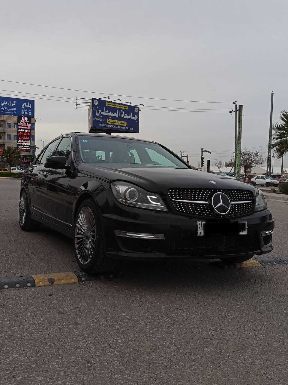 Mercedes C300 2012  سلام عليكم مارسدس للبيع أو مراوس

وارد امريكي ضررها بسيط كلش 
صبغ 3 قطع فقط بدون دواخل 
المواصفات فول 1/1 : 
- محرك 3000 عقل الفوك المرغوب
- فتحة سقف SunRoof 
- شاشة وسائط و شاشة معلومات
- كاميرا خلفية
- 
 ستيرن تبترونك
- كشنات جلد تحكم كهرباء
- كشنات خزن Memory
- كشنات تدفئة 
- تبريد قطعتين منفصل
- اشارة بالمري 
- ستيرن تحكم كهرباء

- ماوس تحكم شاشة
- سستم صوت هارمن HarmanKardon
- ثلاث وضعيات قيادة Sport
رقم دولي بغداد مميز بسمي هزه جديده سنويه 28 
 
 التبريد ثلج
السعر 138 ورقه بيها مجال 
عنواني كربلاء ***********
