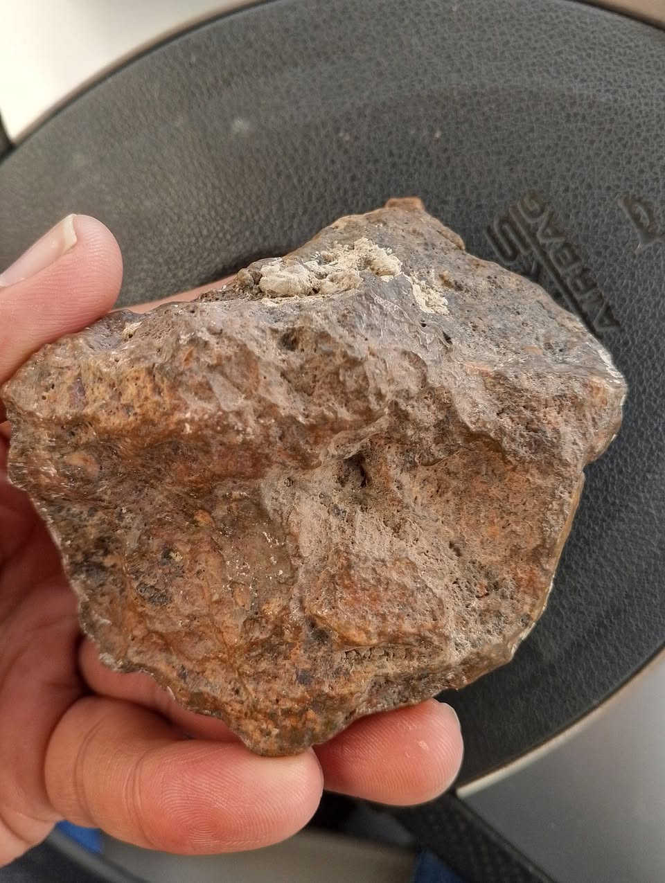 للبيع حجر نيزك العنوان بصره قيم واخذ ***********
