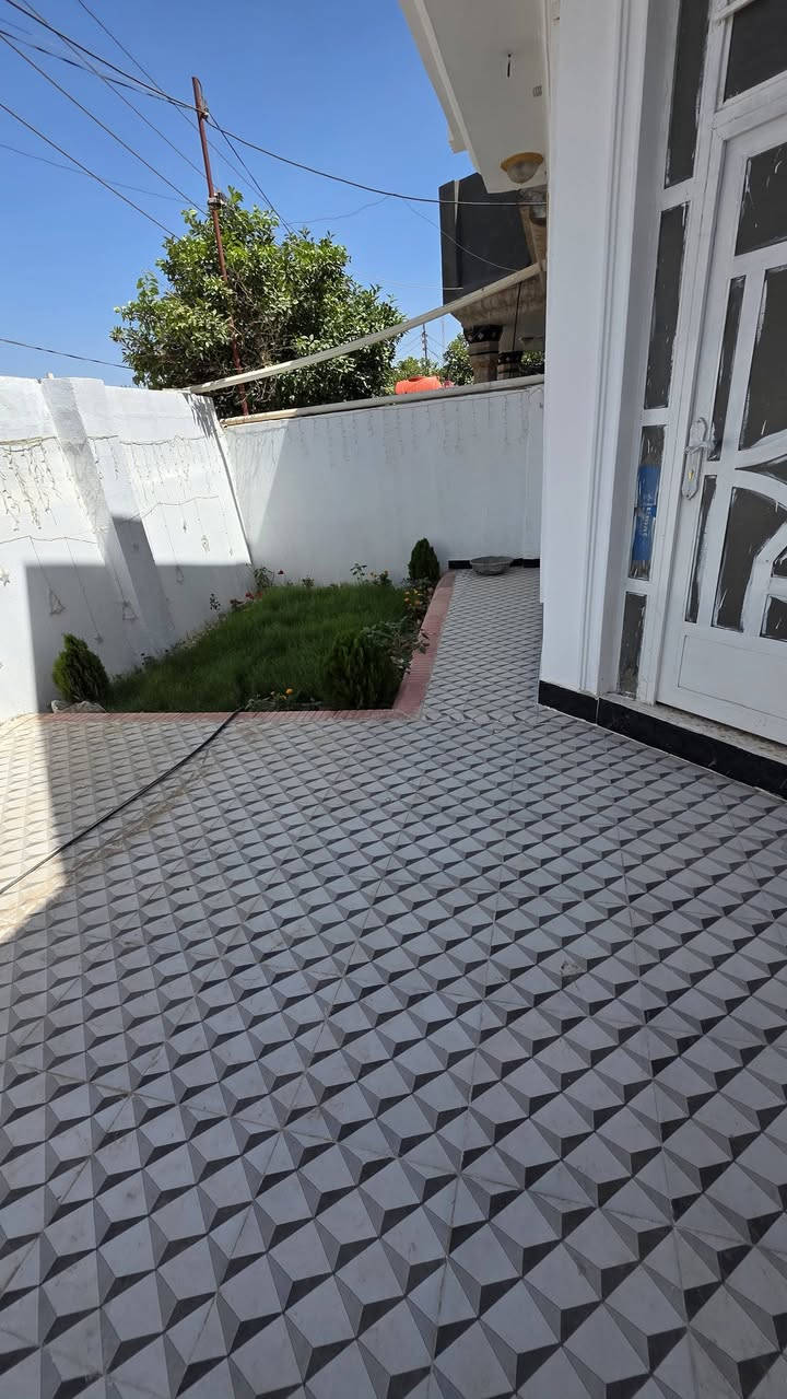 دار للبيـــــــــــــع....
شــــــــــارع الطهمازيه قرب محطة الورد... 
ــــــــــــــــــــــــــ
طابــــــــو زراعي صرف... 
بمســـــــــاحه /240م.... 
غرفتيــــــــــن نوم صالــــــه هـــــــول مطبـــــــــــخ صحيات خارجية وداخليه كــــــــــراج حديقــــــــــه ومـــــــــــــناور 
ـــــــــــــــــــــــــــــــــــــــــــــــ
عقارات رامســــــــــر 
***********
***********

