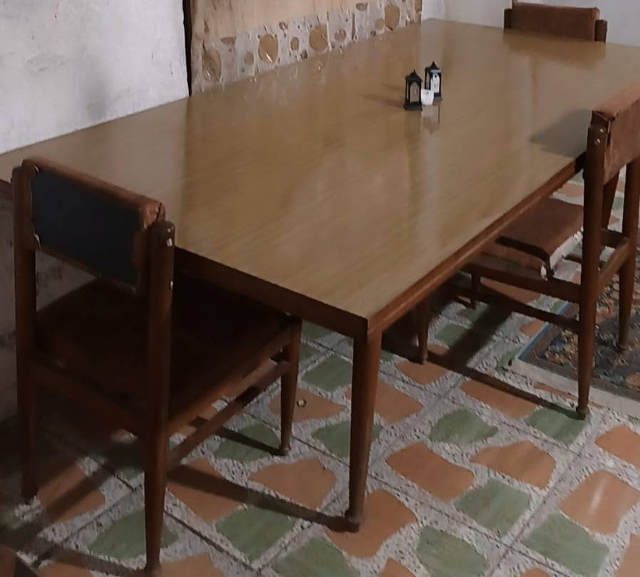 السلام عليكم ميز طعام الطول مترين و٤٠ سنتم
والعرض متر و٢٠
والارتفاع  ٨٠ 
مابي ضرر مع ٣ كراسي فقط  يعني ممكن الي يشتري ياخذ سيت كراسي ٨ او ٦ حسب عدد عائلته عنواني العطيفيه والسعر ١٥٠ الف واكو توصي بكروه حسب عنوانه


**إذا كنت صاحب هذا الإعلان وتريد حذفه لأي سبب، رجاءا أرسل رسالة إلى الدعم الفني**